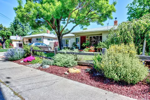 750 Gold St, Redding, CA 96001 photo 6