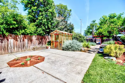 750 Gold St, Redding, CA 96001 photo 32