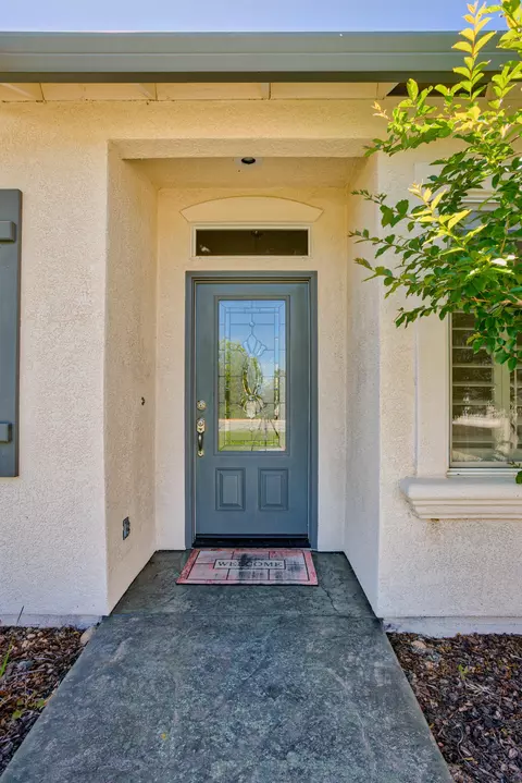 486 River Park Dr, Redding, CA 96003 photo 2