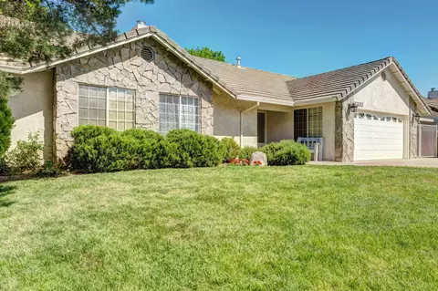 1333 Carla Cir, Redding, CA 96003 photo 2