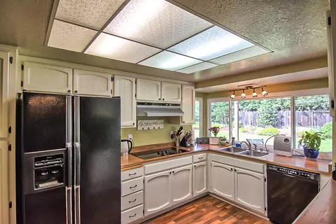 2430 Lake Redding Dr, Redding, CA 96003 photo 16