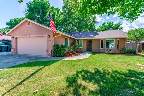 3565 Bridger Dr, Redding, CA 96002 photo 2