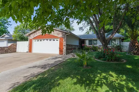3868 Pegasus St, Redding, CA 96002 photo 2