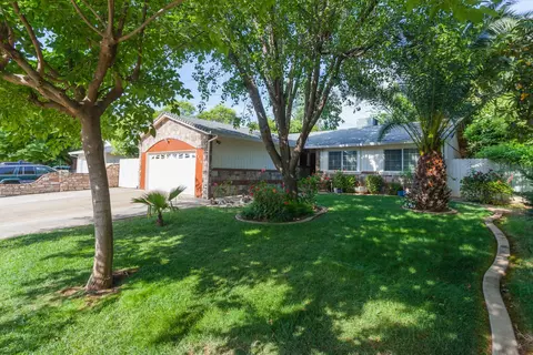 3868 Pegasus St, Redding, CA 96002 photo 1