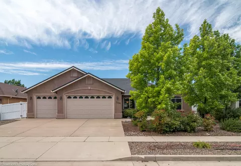 3564 Laramie St, Redding, CA 96002 photo 1
