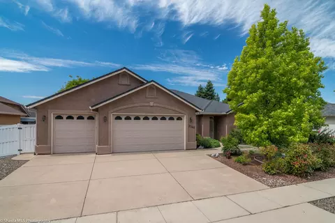 3564 Laramie St, Redding, CA 96002 photo 2