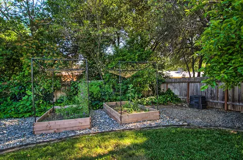1935 Tiburon Dr, Redding, CA 96003 photo 38