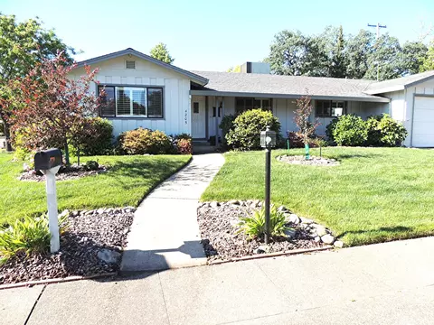 4205 Travona St, Redding, CA 96001 photo 2