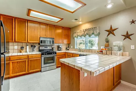 2482 Castlewood Dr, Redding, CA 96002 photo 8