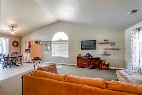 2482 Castlewood Dr, Redding, CA 96002 photo 5