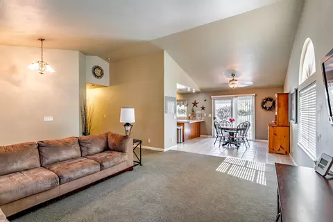 2482 Castlewood Dr, Redding, CA 96002 photo 7