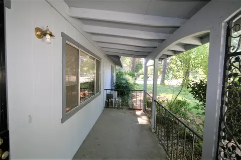 877 Camino Ct, Redding, CA 96002 photo 4