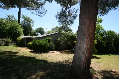 877 Camino Ct, Redding, CA 96002 photo 3