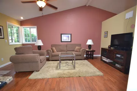 6644 Hemlock, Redding, CA 96001 photo 4