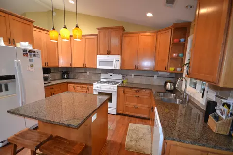 6644 Hemlock, Redding, CA 96001 photo 2
