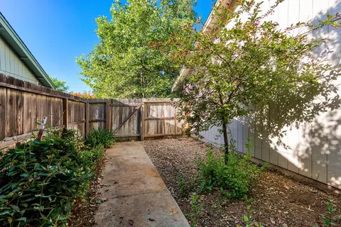3374 Auburn Dr, Redding, CA 96001 photo 32