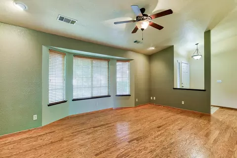 3374 Auburn Dr, Redding, CA 96001 photo 5