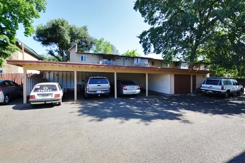 668 Saginaw St, Redding, CA 96002 photo 3