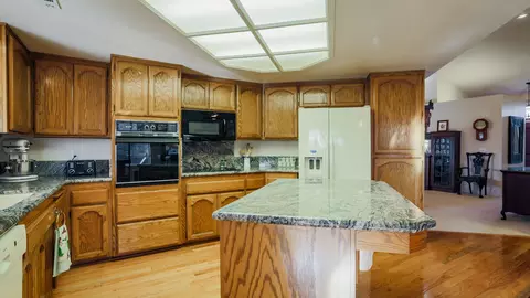 222 Vintage Path, Redding, CA 96003 photo 4