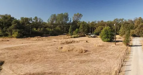 20401 Sudan Ln, Redding, CA 96003 photo 3