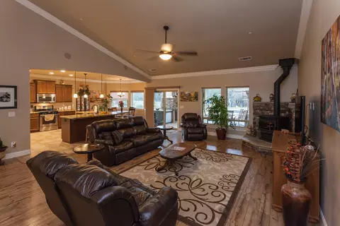 13525 Manzanillo Way, Redding, CA 96003 photo 6