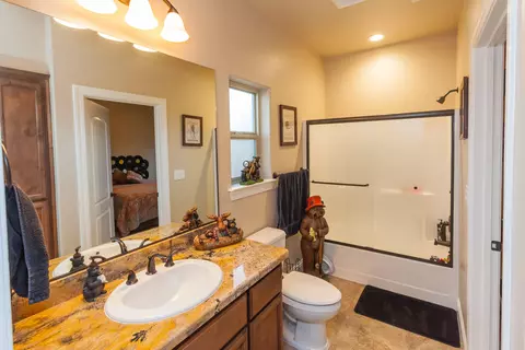 13525 Manzanillo Way, Redding, CA 96003 photo 17
