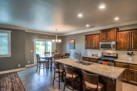 4076 Palm Springs Dr, Redding, CA 96002 photo 9