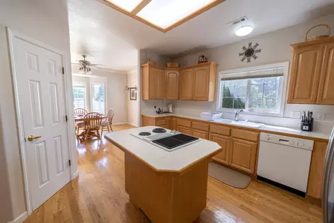2198 Allegheny Ct, Redding, CA 96001 photo 10
