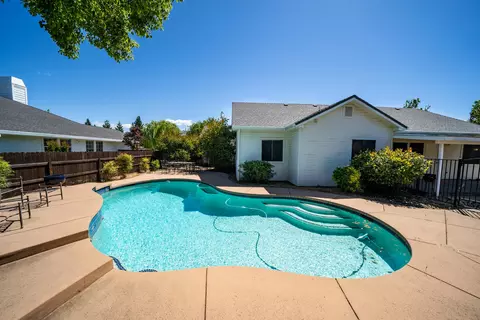 2198 Allegheny Ct, Redding, CA 96001 photo 2