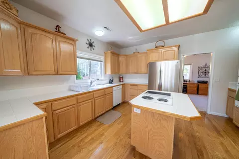 2198 Allegheny Ct, Redding, CA 96001 photo 3