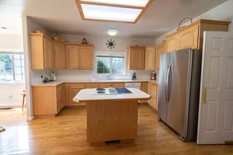 2198 Allegheny Ct, Redding, CA 96001 photo 8