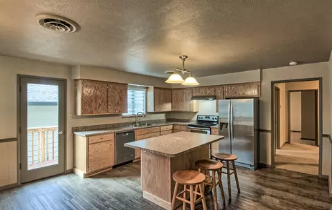 2556 Shasta St, Redding, CA 96001 photo 4