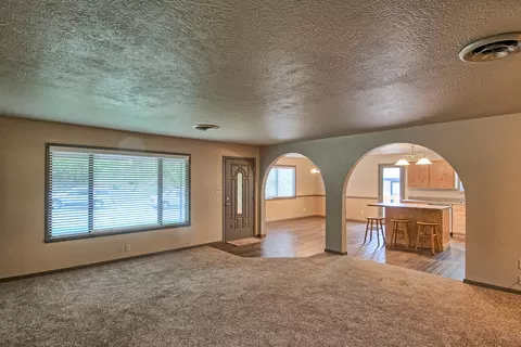 2556 Shasta St, Redding, CA 96001 photo 3