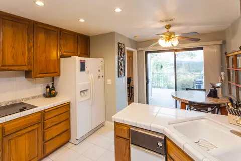 260 Ridgetop Dr, Redding, CA 96003 photo 9