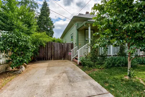 1055 East St, Redding, CA 96001 photo 4