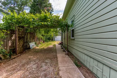 1055 East St, Redding, CA 96001 photo 32
