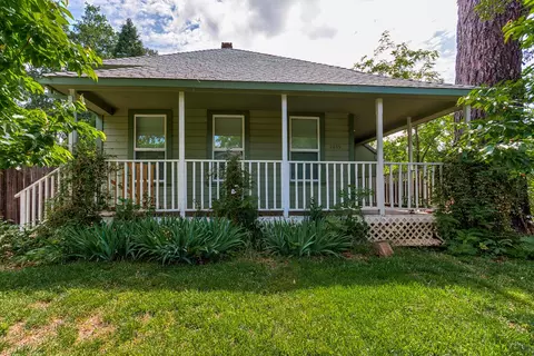 1055 East St, Redding, CA 96001 photo 1