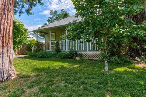 1055 East St, Redding, CA 96001 photo 3