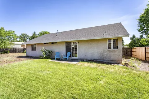 1346 Gehring Ct, Redding, CA 96002 photo 2