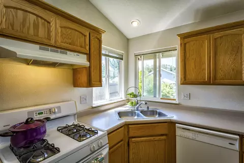 1346 Gehring Ct, Redding, CA 96002 photo 7