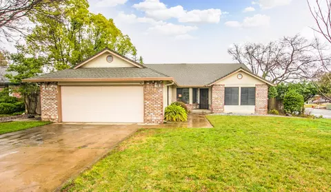 2808 Howard Dr, Redding, CA 96001 photo 1