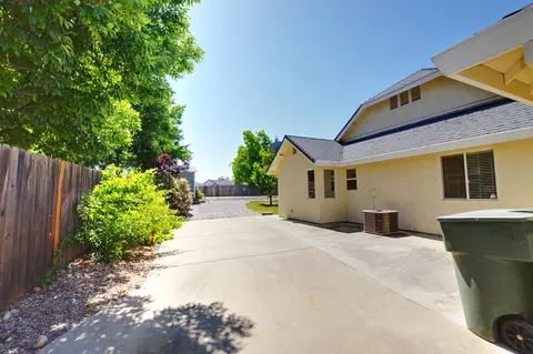 2454 Cumberland Dr, Redding, CA 96001 photo 29