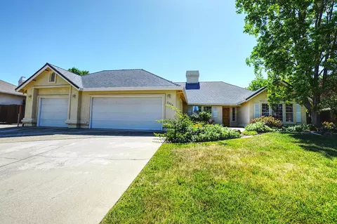 2454 Cumberland Dr, Redding, CA 96001 photo 1