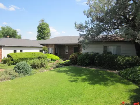 2323 Gold St, Redding, CA 96001 photo 1