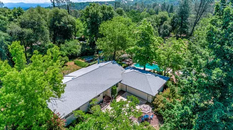 15887 Ganim Ln, Redding, CA 96001 photo 2