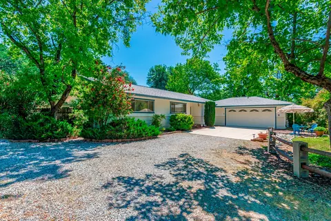 15887 Ganim Ln, Redding, CA 96001 photo 3