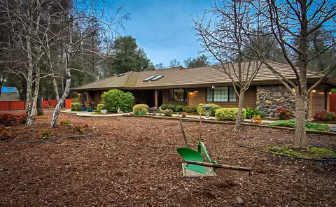 13886 Deep Woods Pl, Redding, CA 96003 photo 2