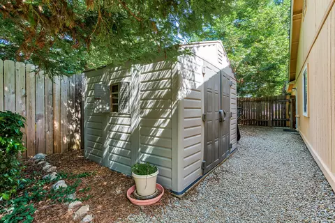 2172 Hemingway St, Redding, CA 96003 photo 18