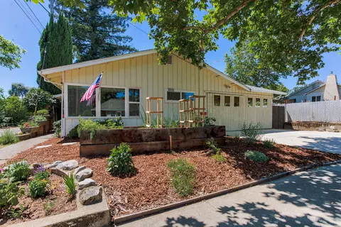 2431 North St, Redding, CA 96001 photo 1