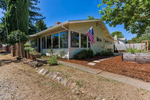 2431 North St, Redding, CA 96001 photo 2